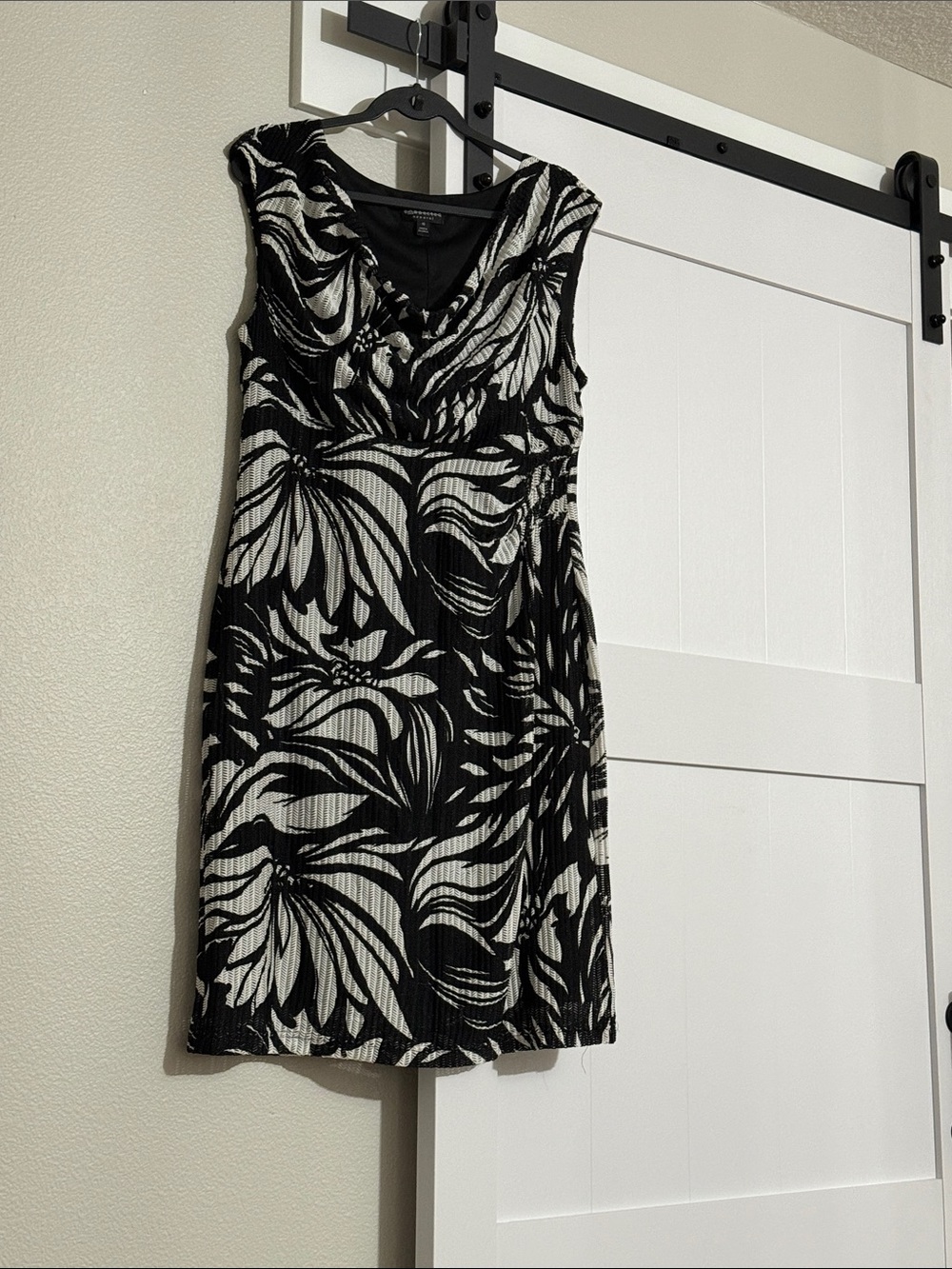 connected apparel Black & White Floral V-Neck Midi Dress
